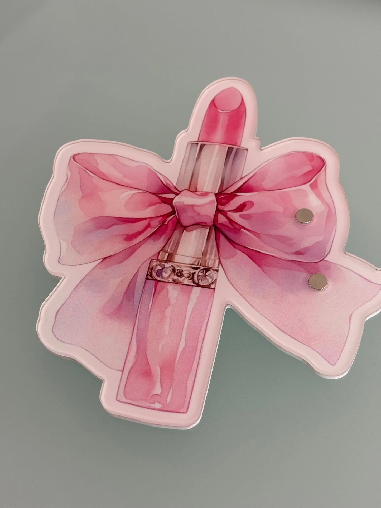 Lash tile with magnet